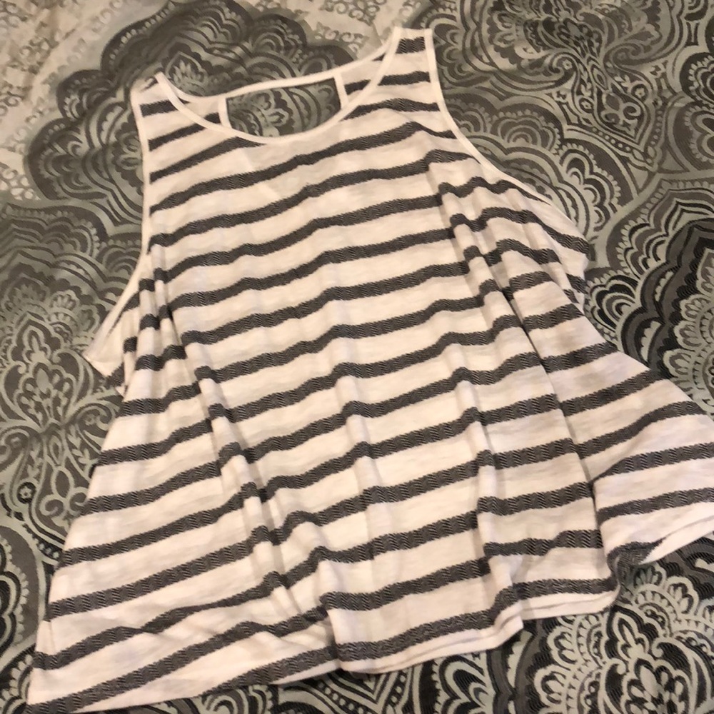 Swing tank